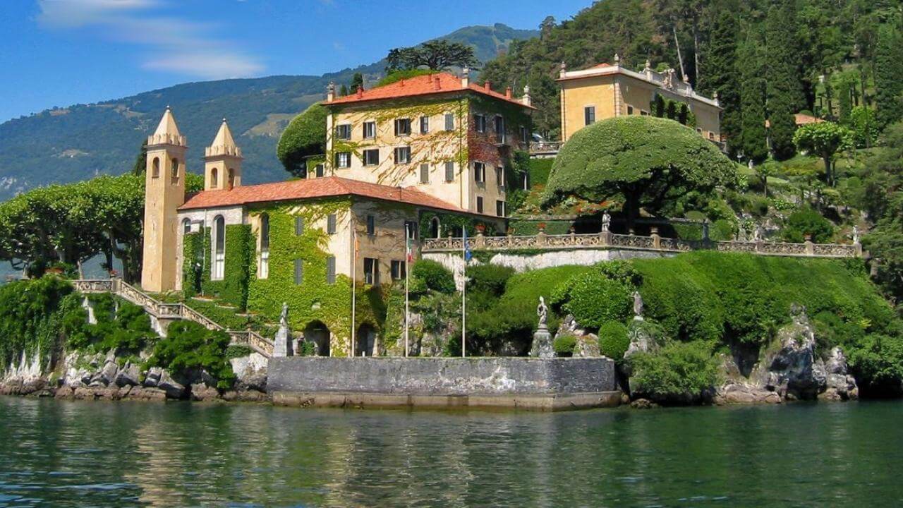 Eli Burton and My Tesla Adventure visits The Lake House on Naboo aka Villa del Baldianello